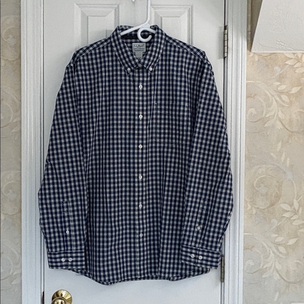 L.L. Bean Traditional Fit Cotton Navy and White Plaid Button Down Shirt. NWT